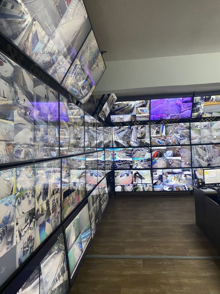 Salle de supervision et mur d'écrans CCTV